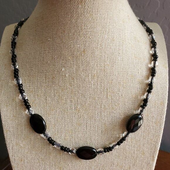 Black Crystal beaded necklace - Handcrafted - Picture 2 of 6